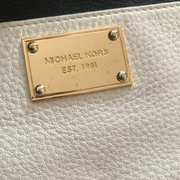Michael Kors black and white wristlet - Picture 6 of 7